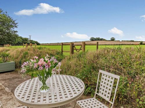 Barnstaple House | 2 Bed in Barnstaple oc-93025