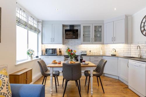 Upper Town House | 2 Bed in Bath oc-bhr24