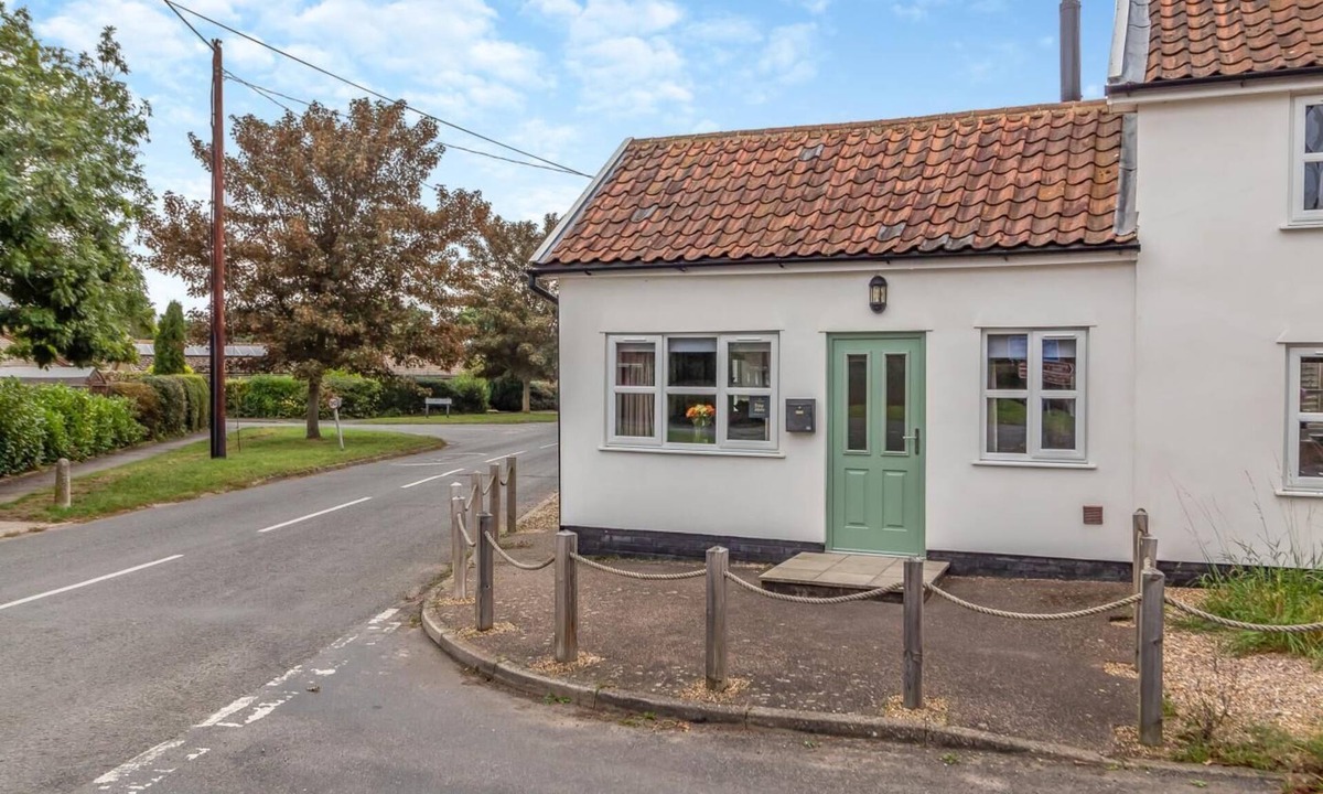 Ipswich House | 2 Bed in Bentley (oc-thpo)