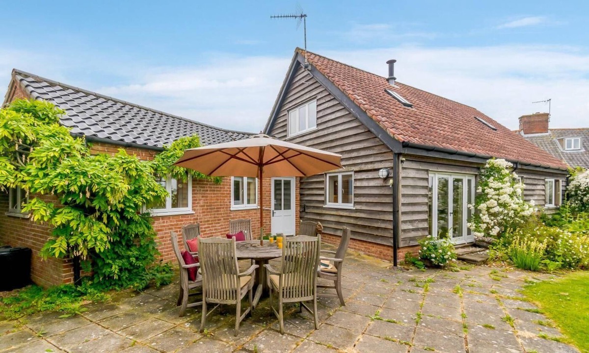 Halesworth Cottage | 2 Bed in Bramfield (oc-sfbri4)