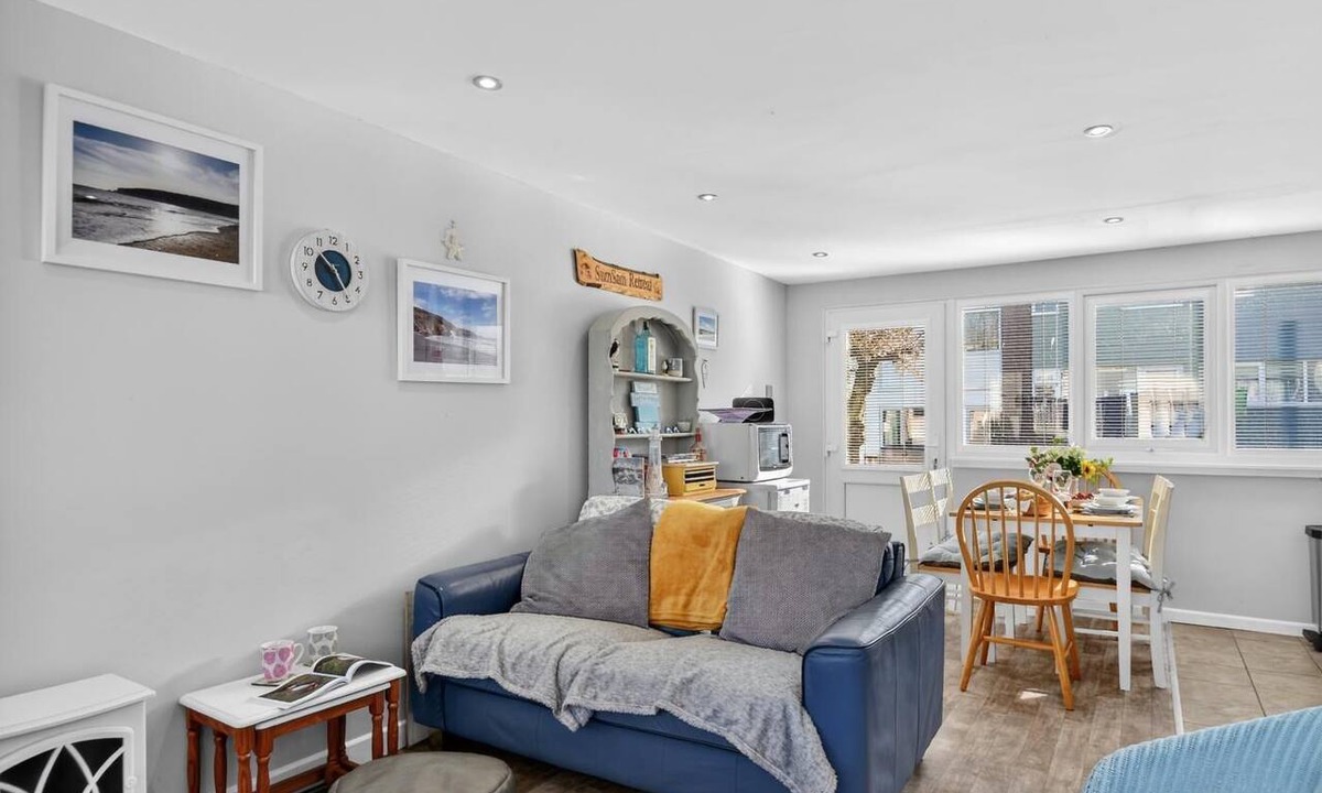 Stackpole Cottage | 2 Bed in Freshwater East (oc-s39030)