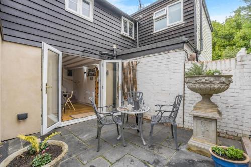 Peasmarsh House | 2 Bed in Peasmarsh oc-s33528