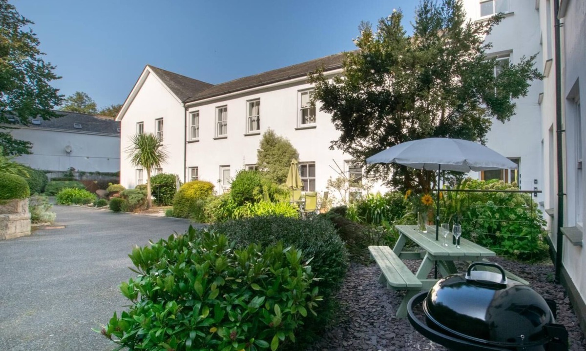 Porthcurno Apartment | 2 Bed in St. Levan (oc-p00851)