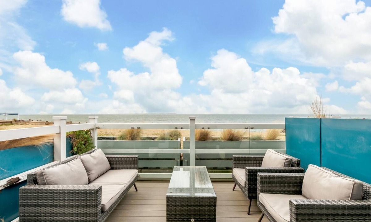 Whitstable Cottage | 2 Bed in Whitstable (oc-b28125)