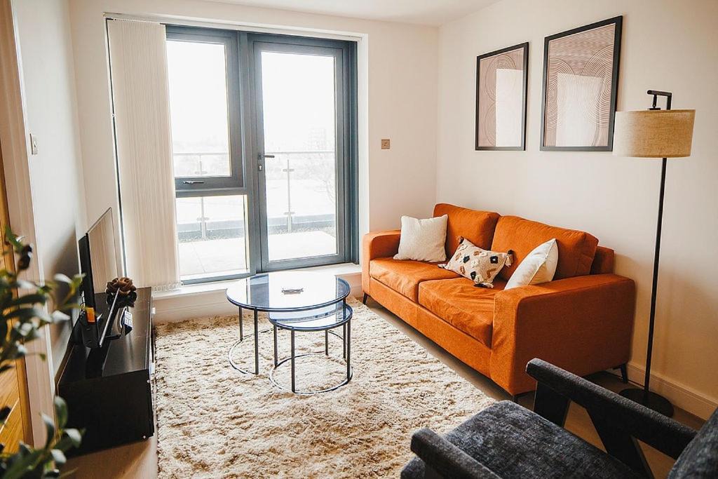 Leeds Apartment | 2 bed, Leeds Centre - Private Balcony, Free parking & Darts