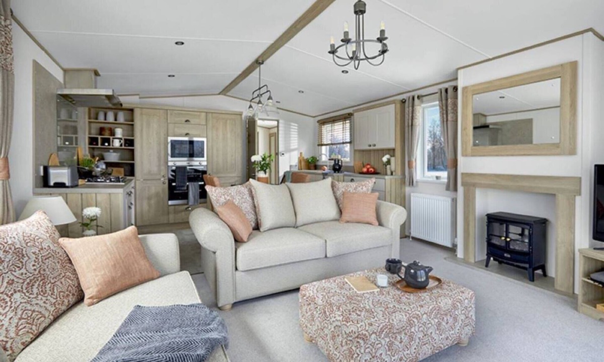 South Cerney House | 2-bed Lodge Sleeps 4 - Pet Welcome - Fireplace