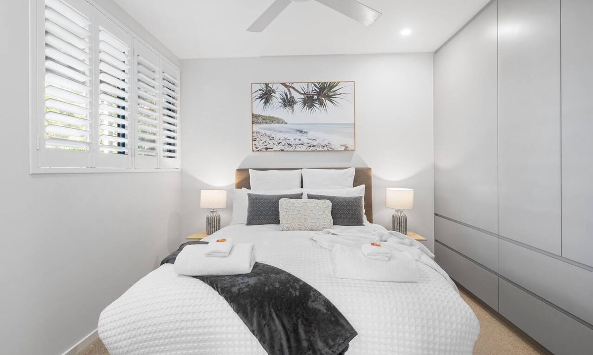 Dicky Beach Apartment | 2 Bed Studio 200m to beach - Dicky Beach Original