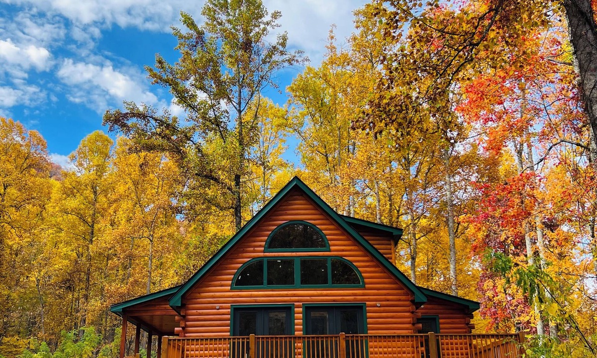 Whittier Cabin | 2 Bedroom, 2.5 Bath Cabin with Full Kitchen, Fire pit, BBQ Grill