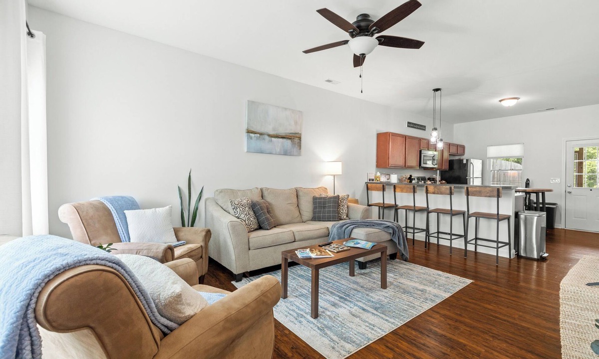Hubert House | 2 Bedroom 2.5 bath minutes from Downtown Swansboro, Emerald Isle & Camp Lejeune.