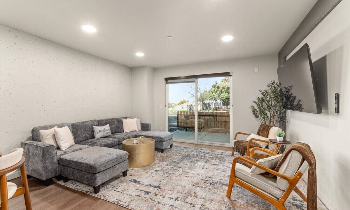 Cliff - Cannon Apartment | 2 Bedroom 2 Bath Downtown