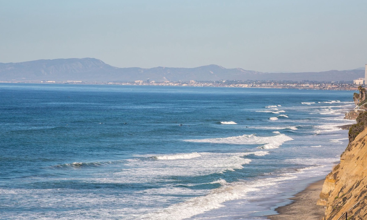 Encinitas House | 2 bedroom/2 bath Oceanfront with Large yard & Entertaining Area Pet Friendly