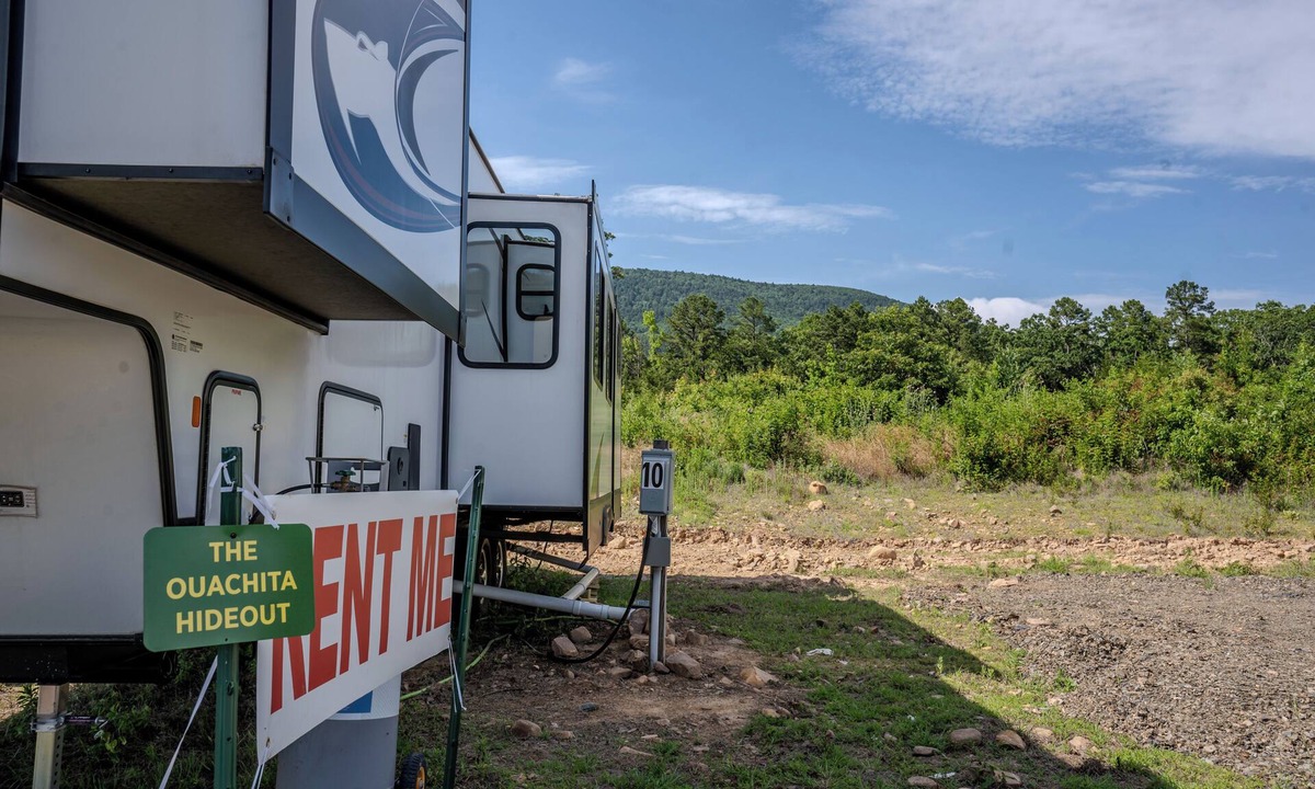 Octavia House | 2-bedroom/2 full bath luxury RV with gorgeous views. 44ft long sleeps 6 and fido