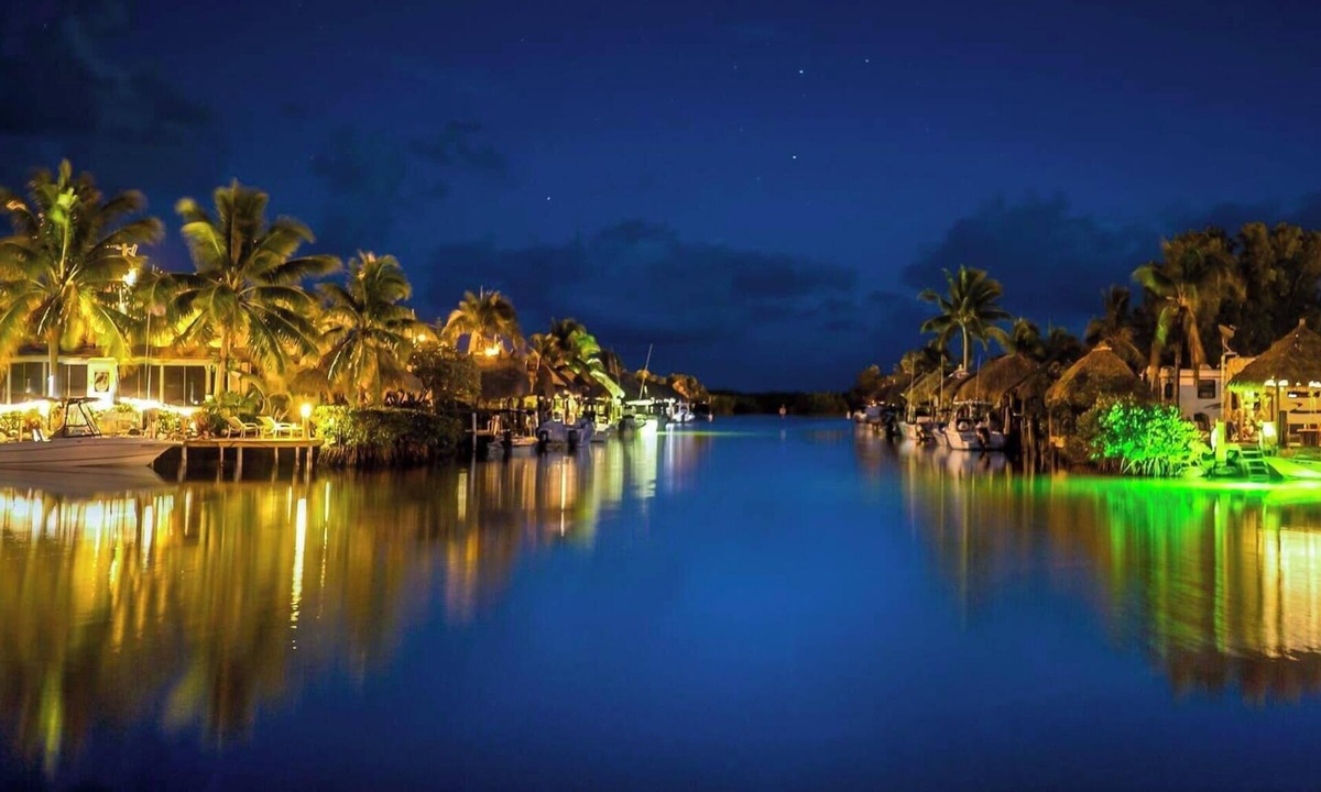 Key Largo Cottage | 2 bedroom & 25' Boat Dock ~ Waterfront Atlantic Side & PrivateTiki dining, bikes