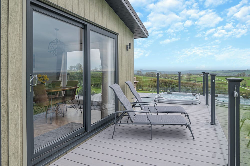 Shepton Mallet Ski Chalet | 2 bedroom accommodation in Midsomer House, East Compton