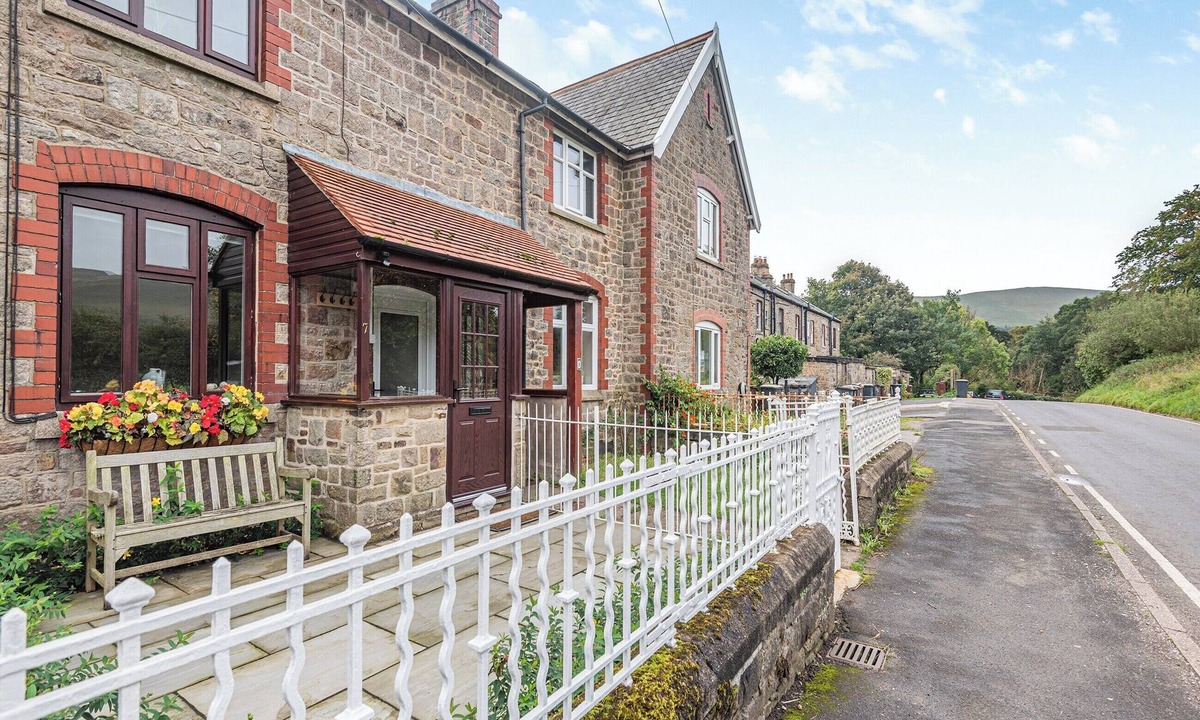 Peak District Cottage | 2 bedroom accommodation in Edale, near Castleton