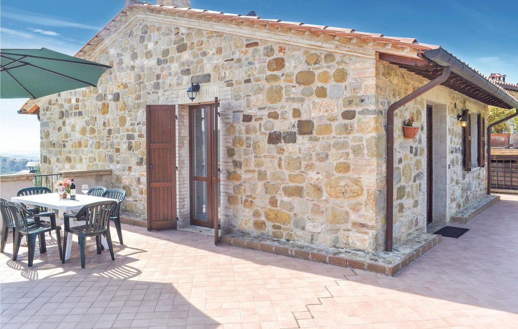 Collazzone Apartment | 2 bedroom accommodation in Collazzone PG