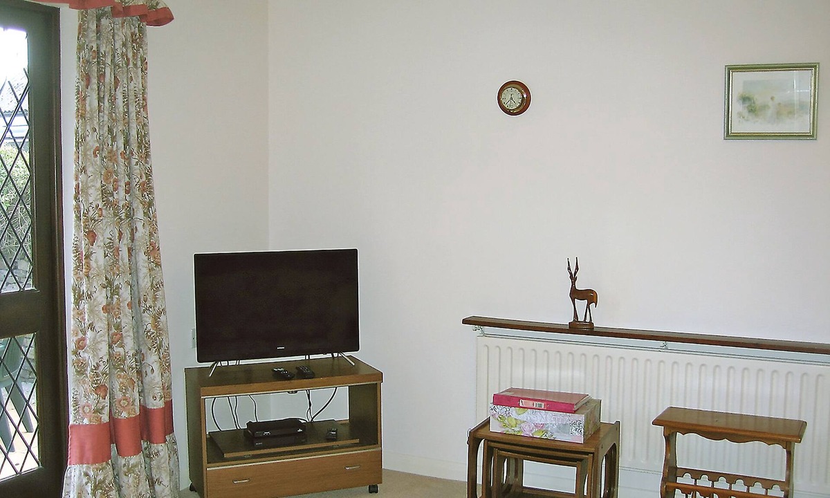 Chesterfield Cottage | 2 bedroom accommodation in Old Brampton, near Chesterfield