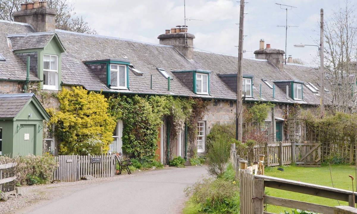 Blairgowrie Cottage | 2 bedroom accommodation in Kirkmichael, near Pitlochry