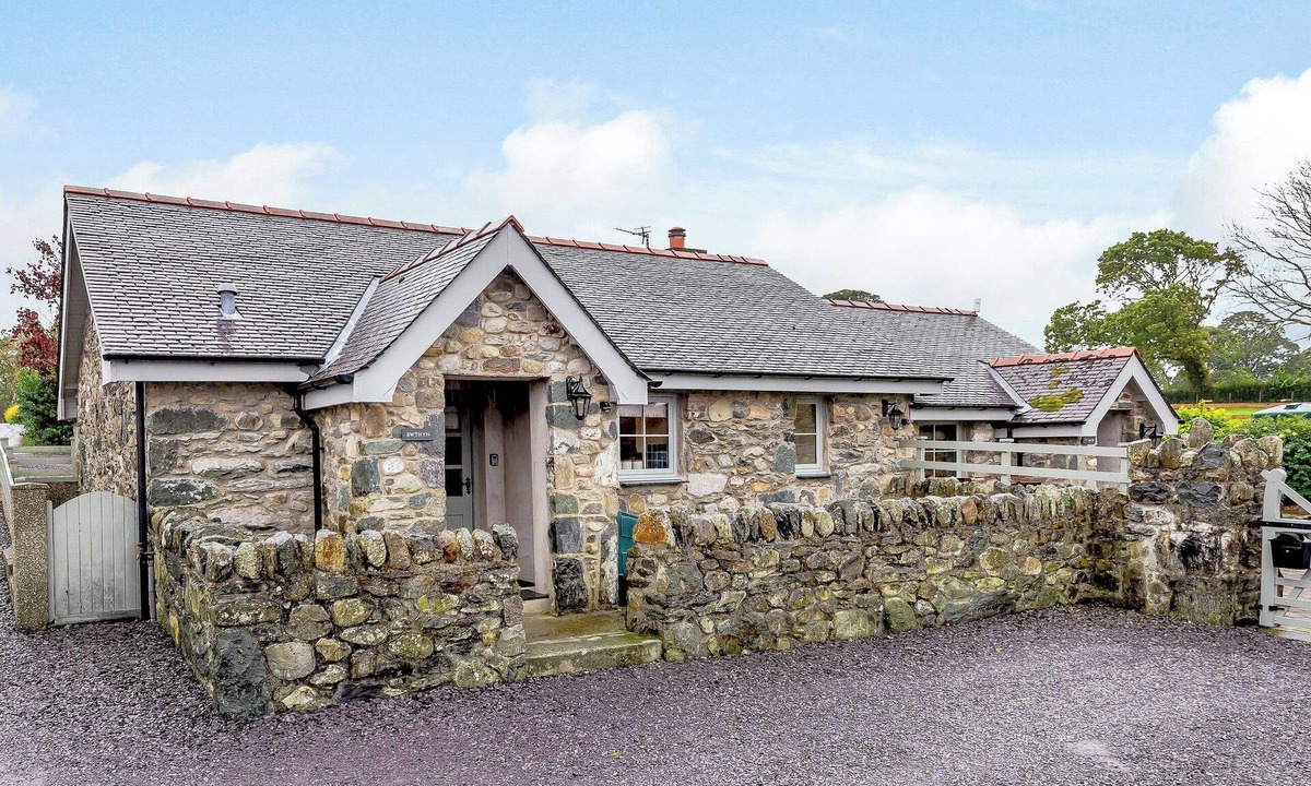 Bontnewydd Cottage | 2 bedroom accommodation in Caethro, near Caernarfon