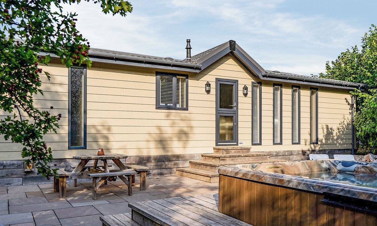 Cannington Ski Chalet | 2 bedroom accommodation in Cannington