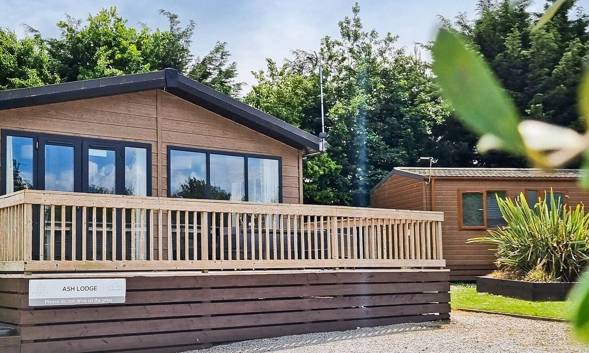 Little Weighton Cabin | 2 bedroom accommodation in Little Weighton, Nr Beverley