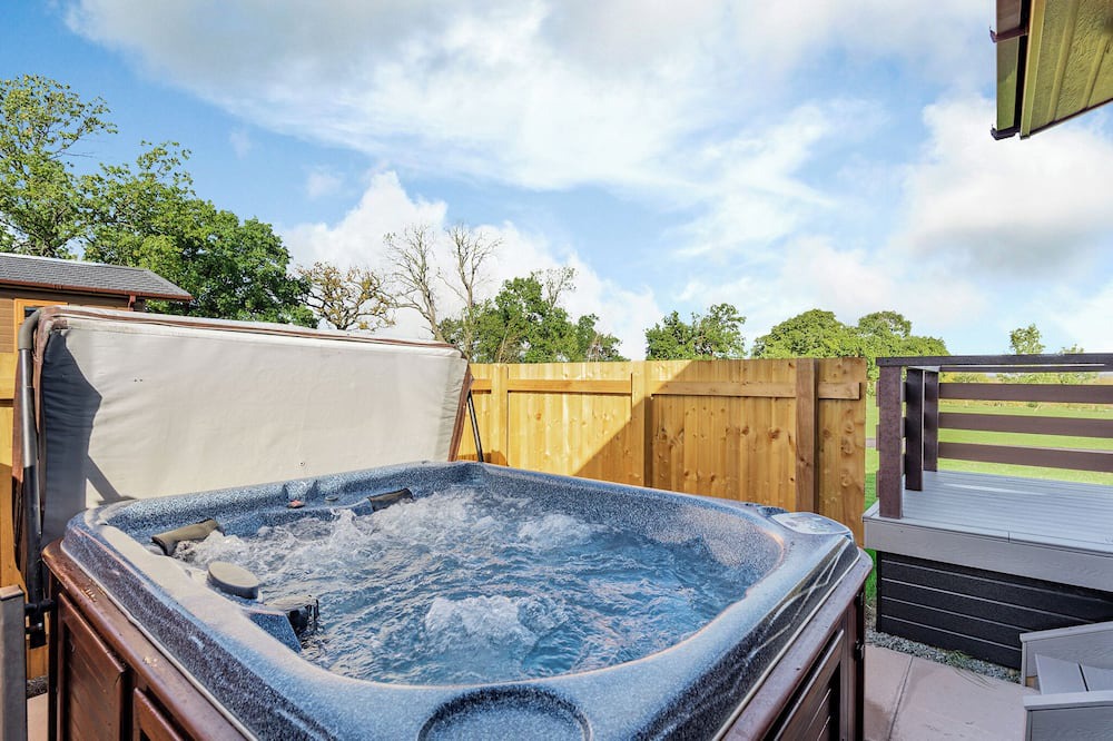 Upper Battlefield Ski Chalet | 2 bedroom accommodation in Shrewsbury