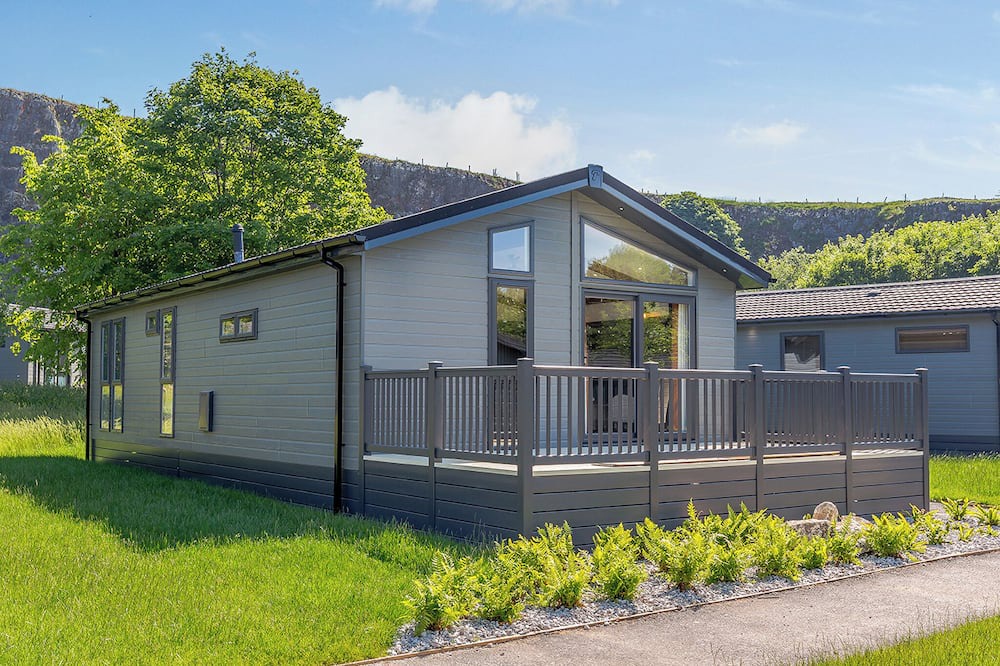 Newton Grange Ski Chalet | 2 bedroom accommodation in Ashbourne