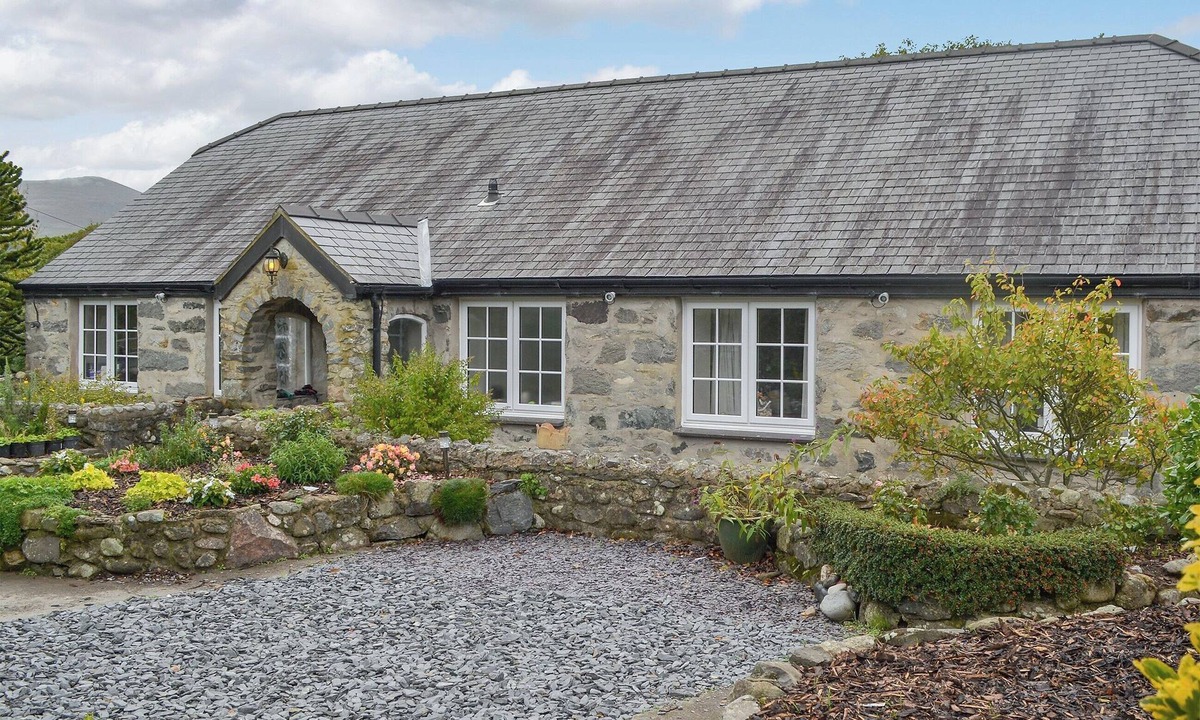 Llanllyfni Cottage | 2 bedroom accommodation in Penygroes, near Caernarfon