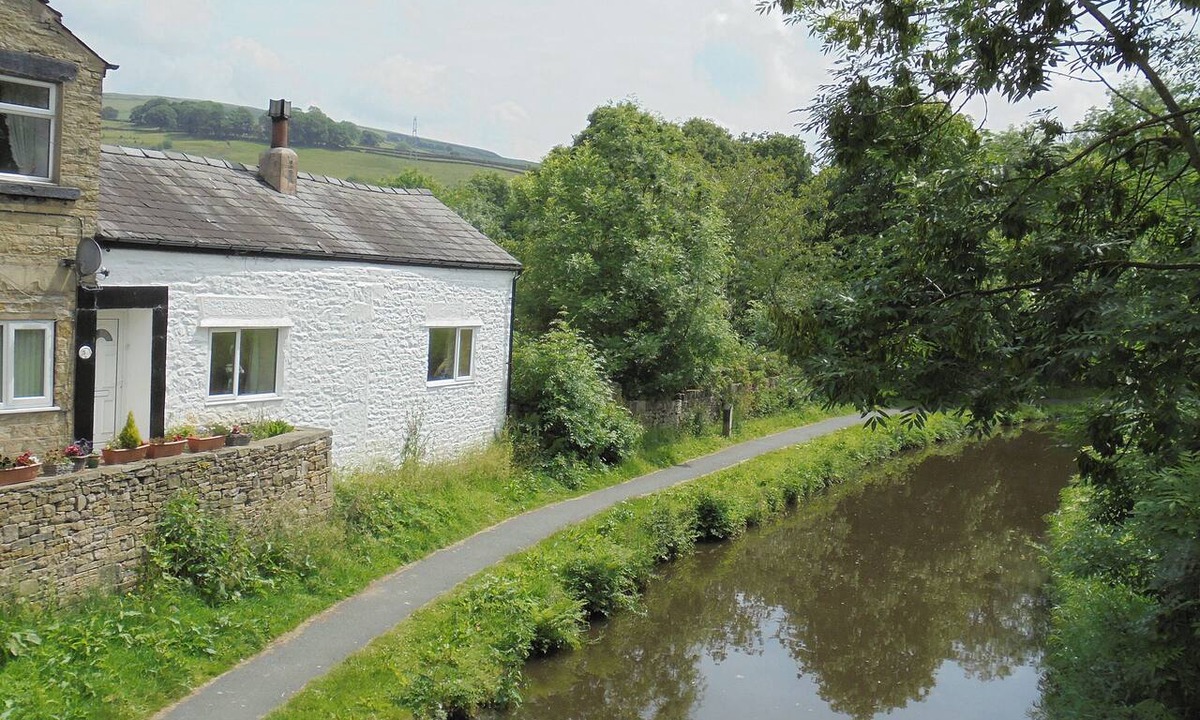 Furness Vale Cottage | 2 bedroom accommodation in Furness Vale, near Whaley Bridge