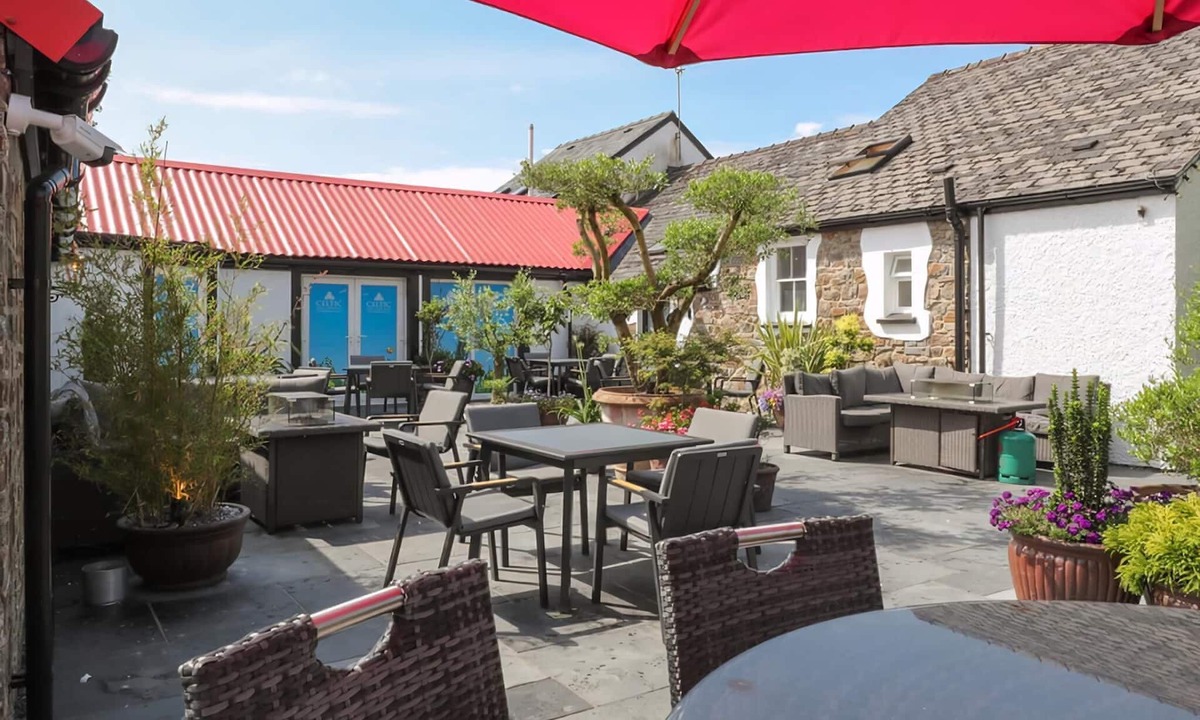 Narberth Ski Chalet | 2 bedroom accommodation in Narberth