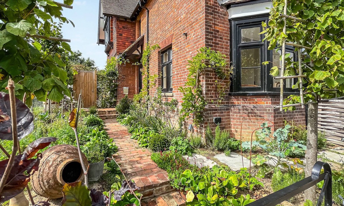 Ticehurst Cottage | 2 bedroom accommodation in Ticehurst, near Battle