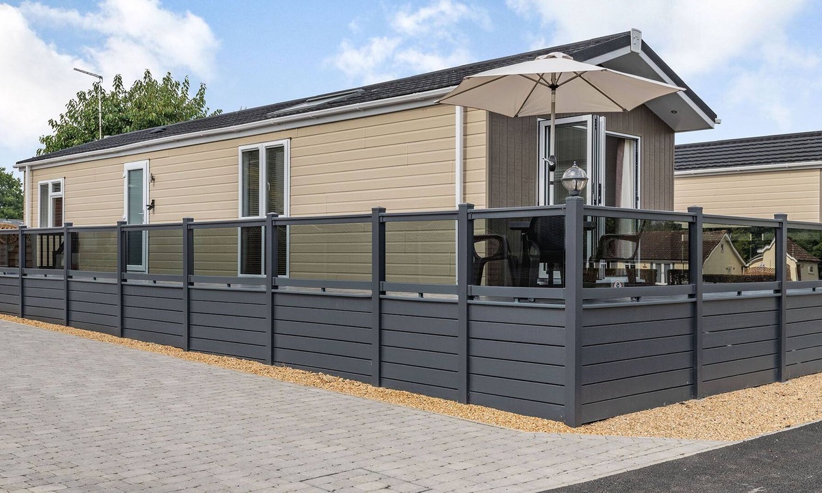 Yaxham Cabin | 2 bedroom accommodation in Yaxham, Dereham