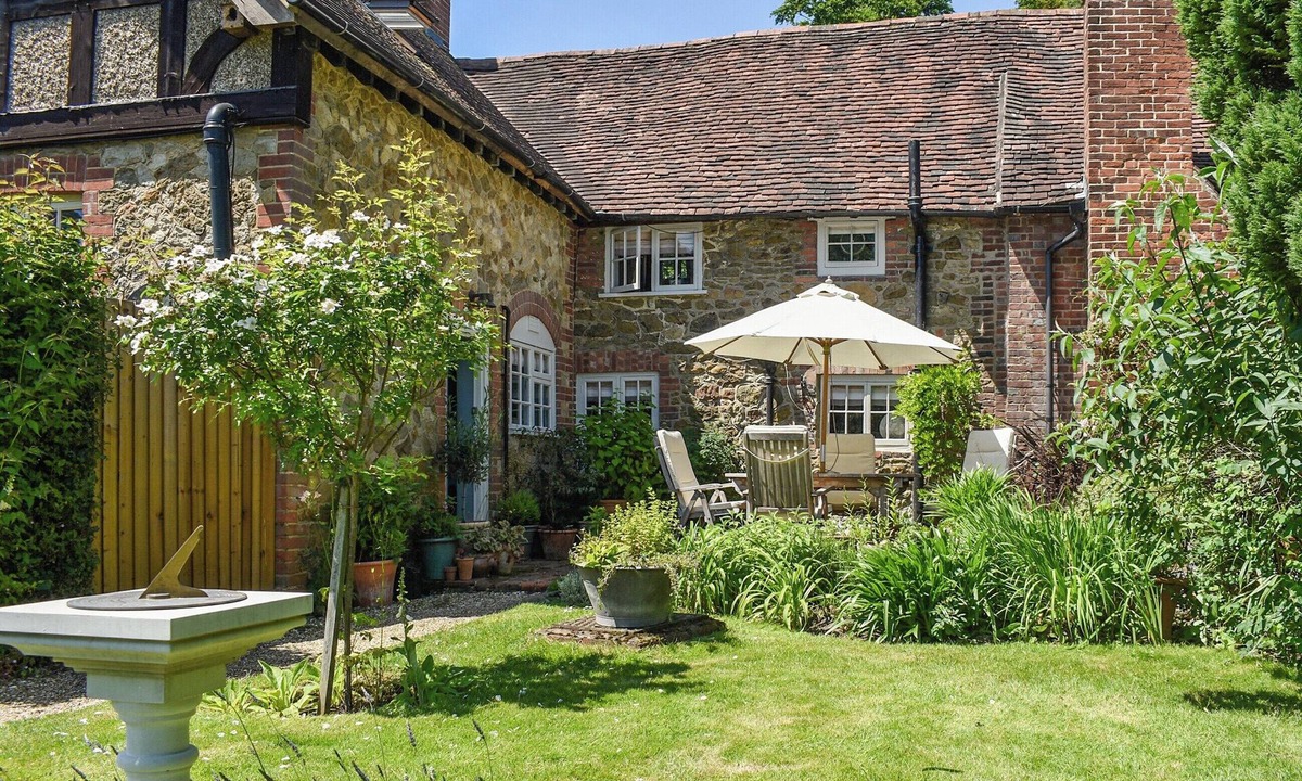 Holmbury St Mary Cottage | 2 bedroom accommodation in Holmbury St Mary, near Dorking