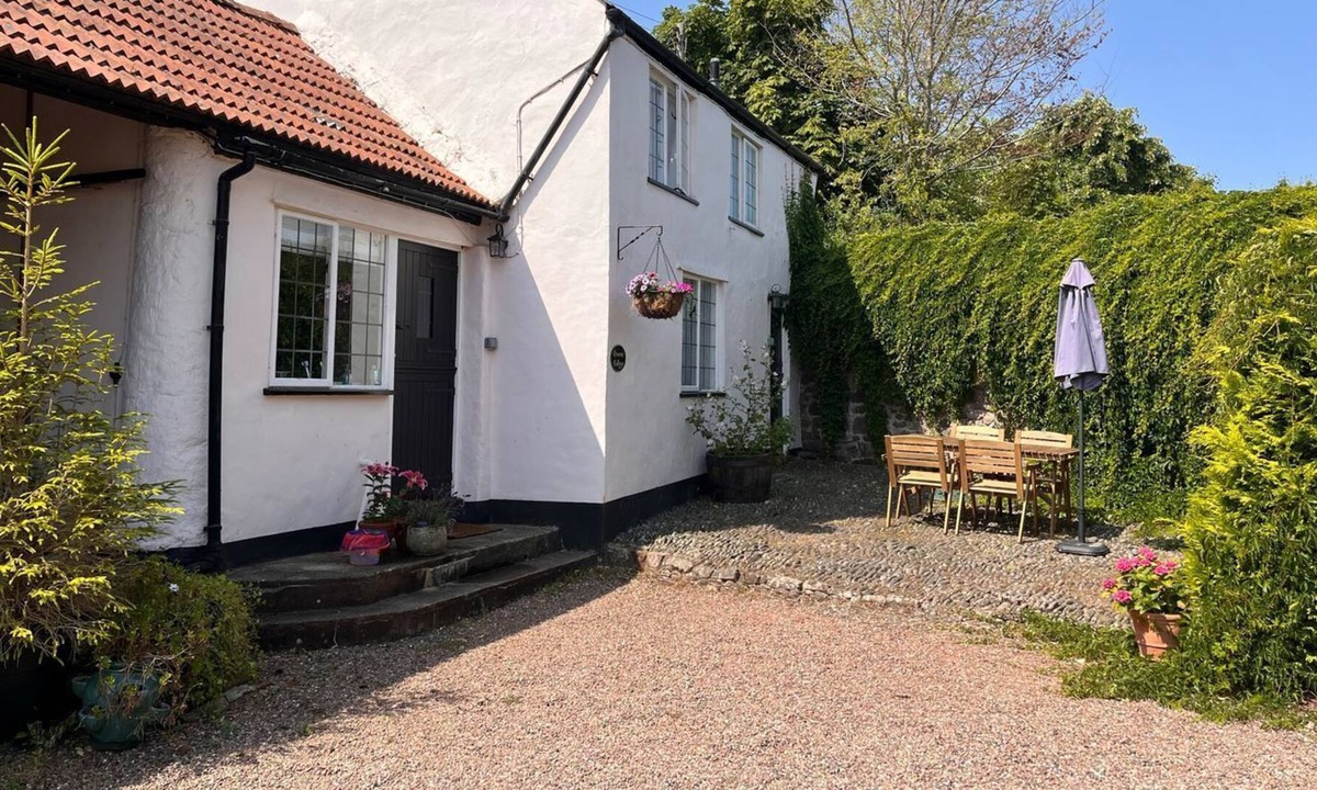 Alcombe Cottage | 2 bedroom accommodation in Ellicombe, near Dunster