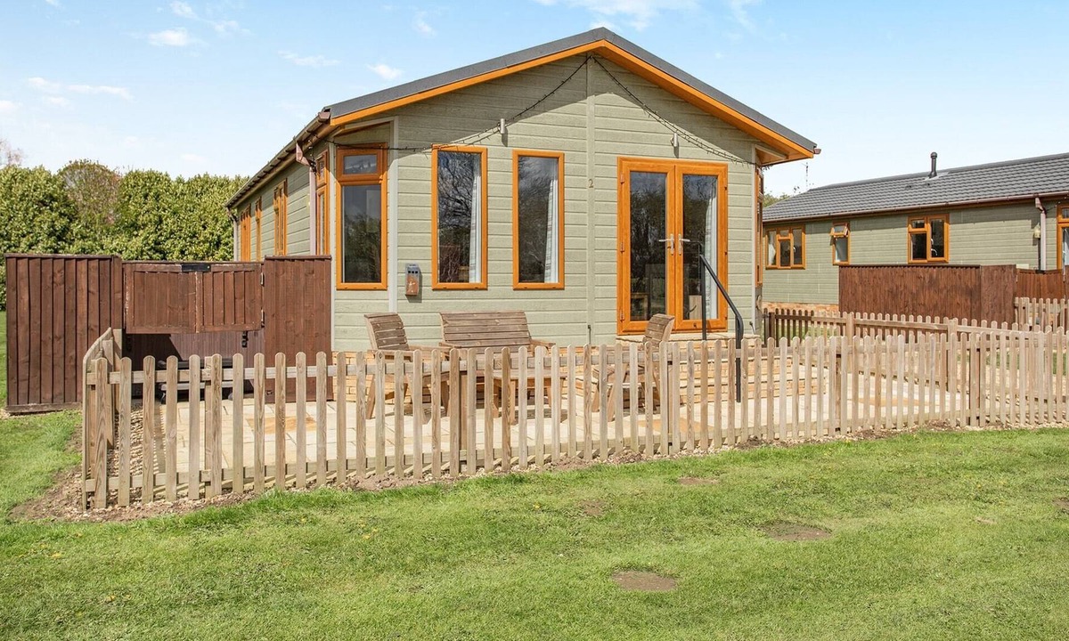 Wisbech House | 2 bedroom accommodation in Three Holes, Nr Downham Market