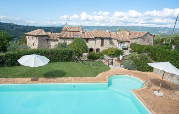 Izzalini Apartment | 2 bedroom accommodation in Todi PG