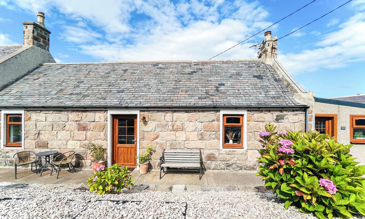 Buckie Cottage | 2 bedroom accommodation in Cullen