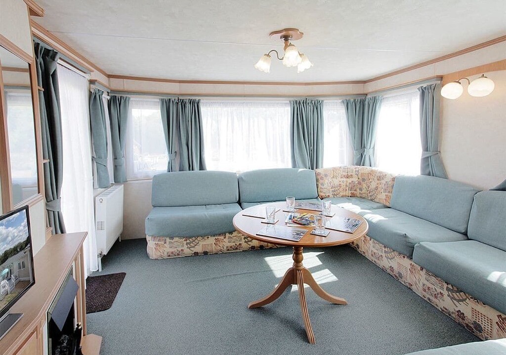 Hamble-le-Rice RV Rental | 2 bedroom accommodation in Hamble