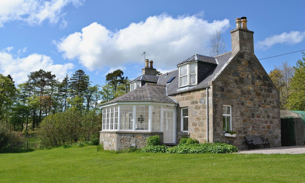 Huntly Cottage | 2 bedroom accommodation in Glen Deveron, by Huntly