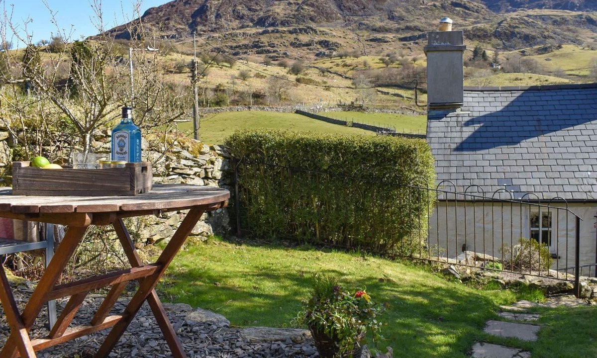 Manod Cottage | 2 bedroom accommodation in Manod, near Blaenau Ffestiniog