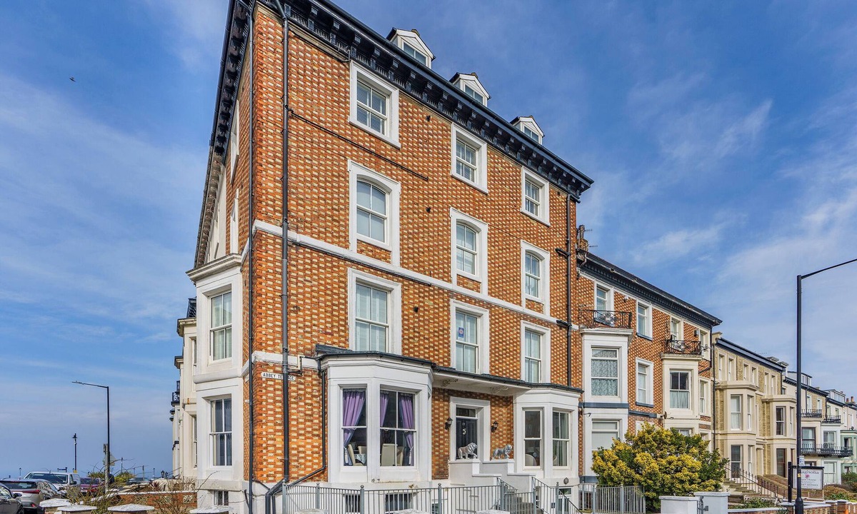 West Cliff Cottage | 2 bedroom accommodation in Whitby