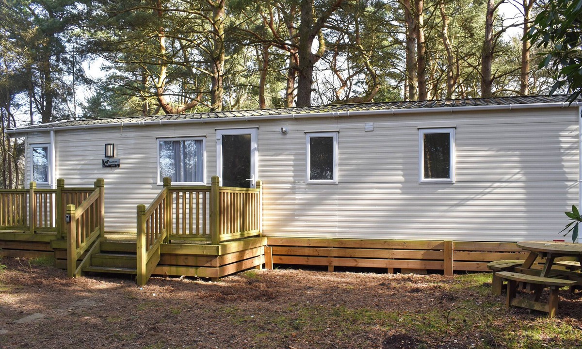 Weybourne Cottage | 2 bedroom accommodation in Kelling Heath, near Holt