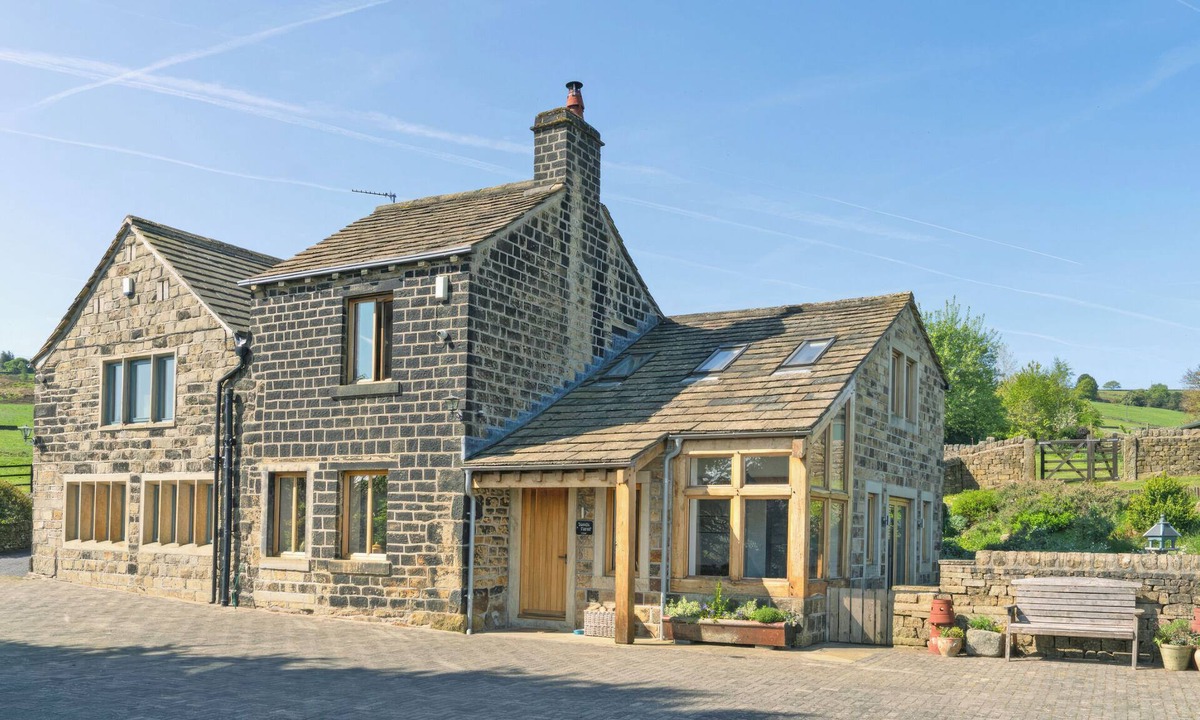 Ogden Cottage | 2 bedroom accommodation in Luddendenfoot, near Hebden Bridge
