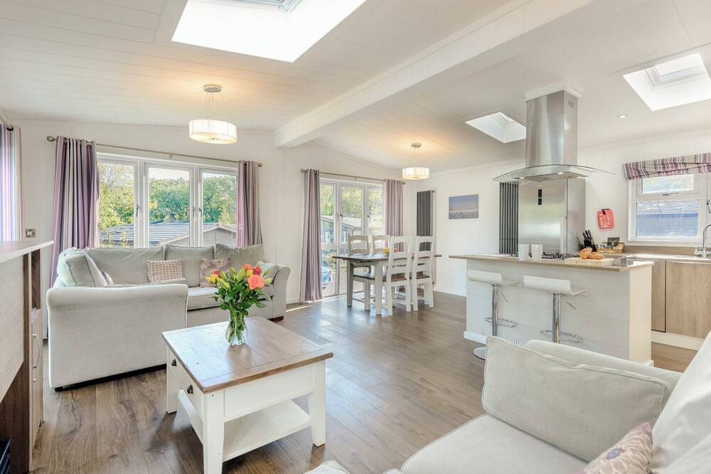 Ryde Ski Chalet | 2 bedroom accommodation in Wootton Bridge, Nr Cowes