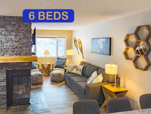 Panorama Apartment | 2 Bedroom and Wall Bed Mountain Getaway Ski In Ski Out Condo with Hot Pools Sleeps 8
