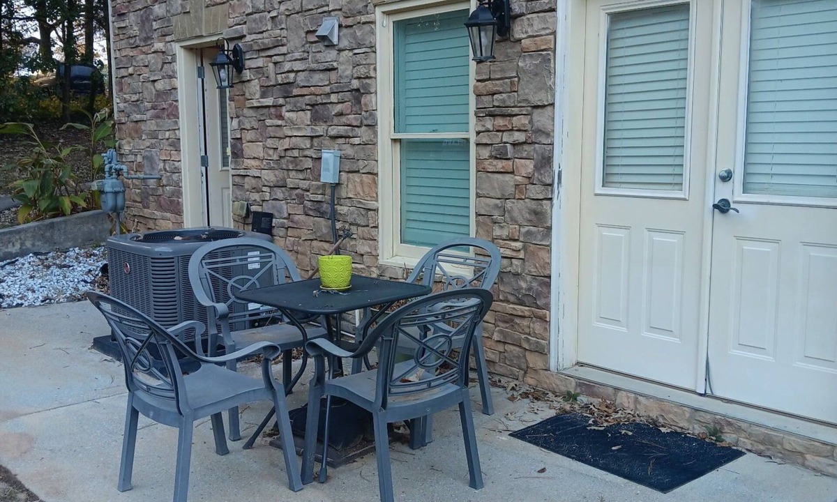 Grayson Apartment | 2-bedroom apartment, a safe/quiet neighborhood in Grayson with AC & fitness room