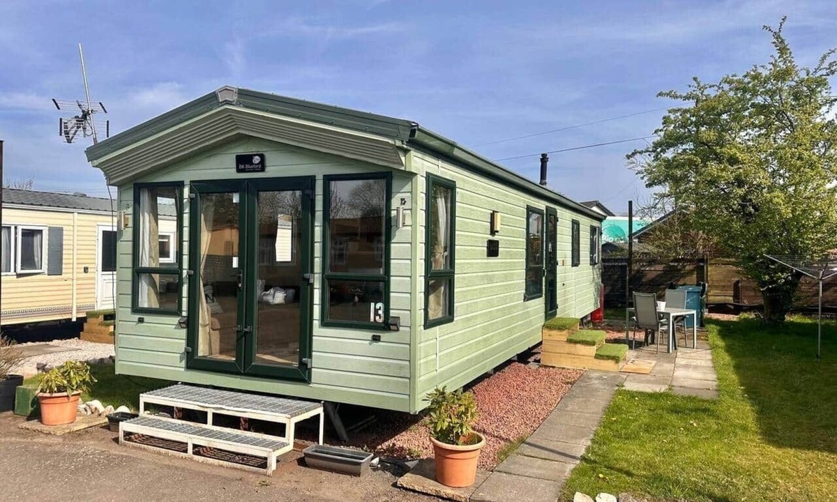 Uddingston Ski Chalet | 2-Bedroom BK Static Caravan in Uddingston, Glasgow