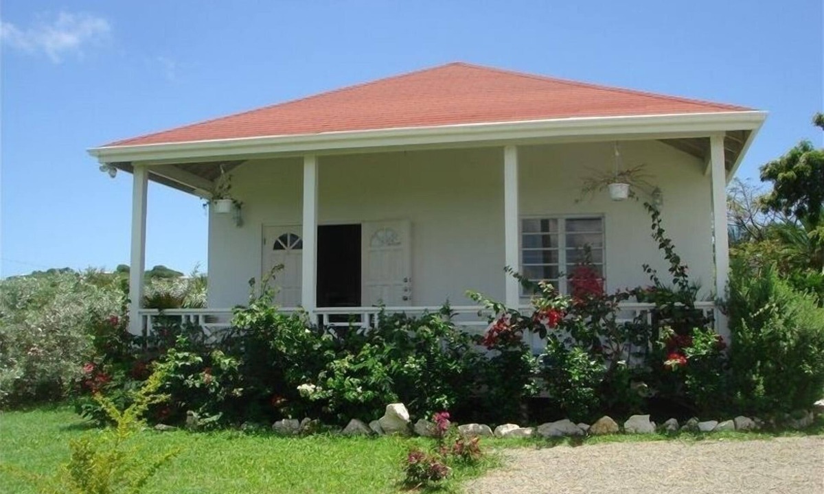 St. John's Cottage | 2 Bedroom Cottage with a/C Close to Beach & Town