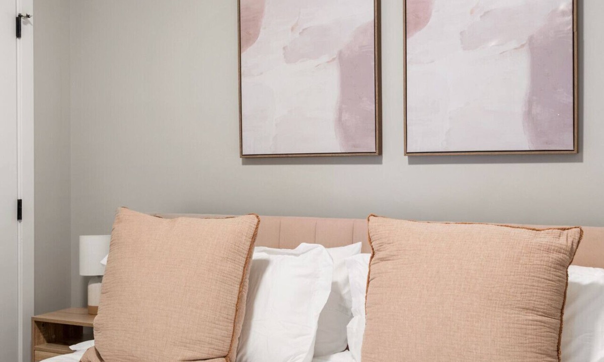 Downtown Cincinnati Apartment | 2-Bedroom Downtown, Close to UC + Wi-Fi & Gym