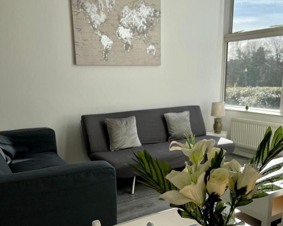 Wellingborough Apartment | 2 Bedroom Flat Ground Floor in Town Center Wellingborough